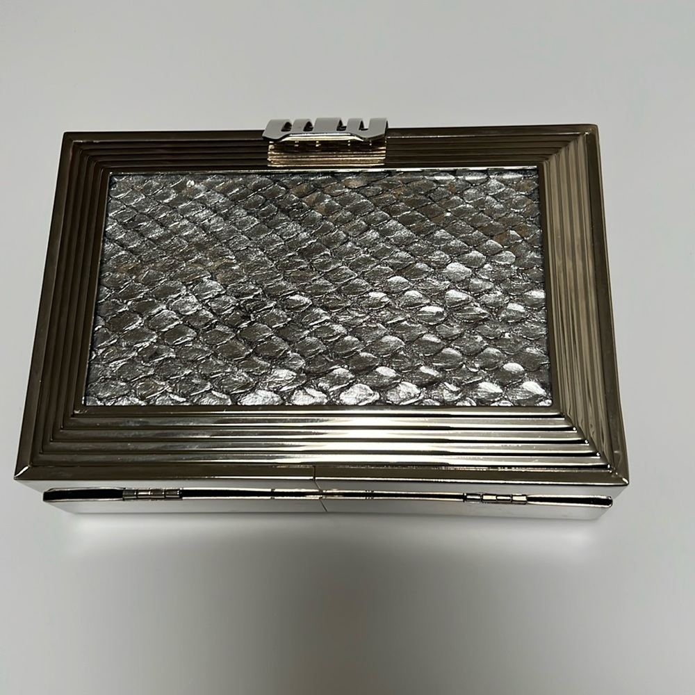 Silver Clutch Handbag • Reptile Print W/ silver hardware frame • - Picture 2 of 9